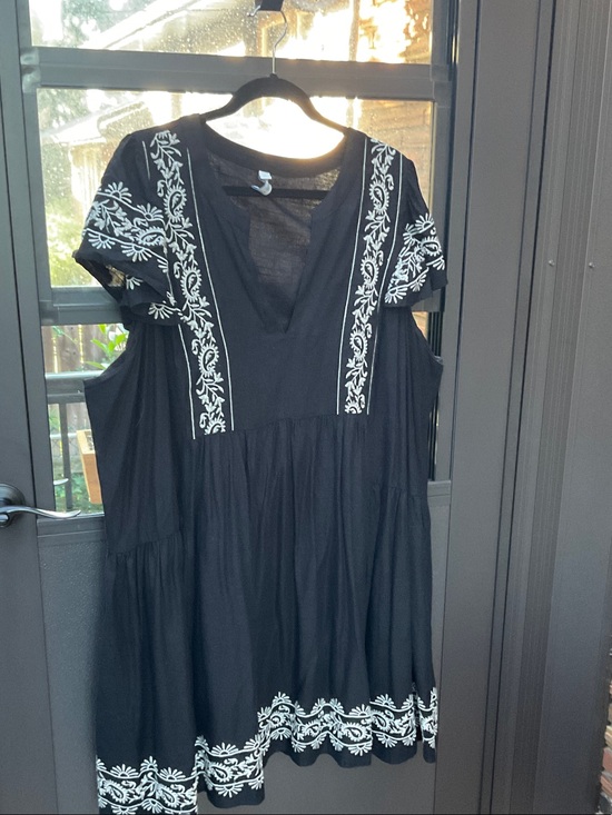 torrid Dresses & Skirts - torrid Black Mini Dress with White Floral Embroidery 4x BNWOT Belle isle